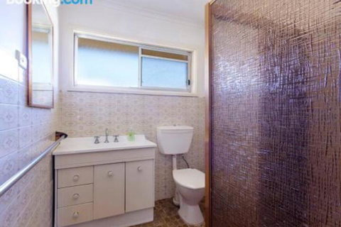 Perrumba Street Cottage - Mackay Tourism 2