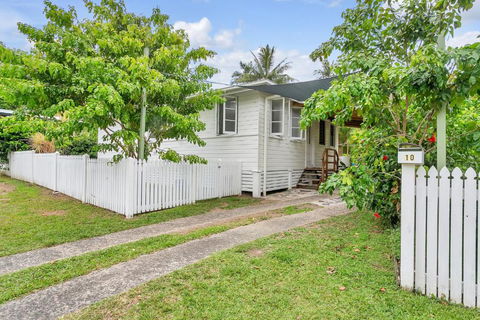 Lazenby Lodge - Mackay Tourism 1