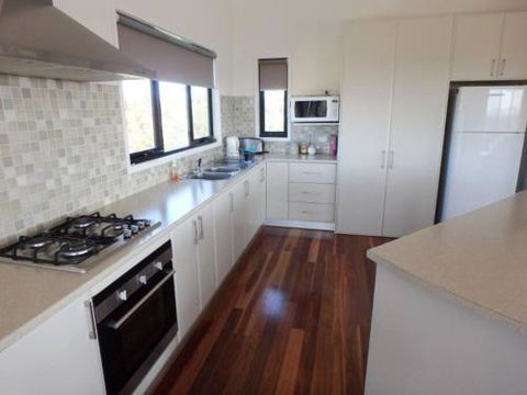 37 Oceanview Parade Sandy Point - Mackay Tourism 3