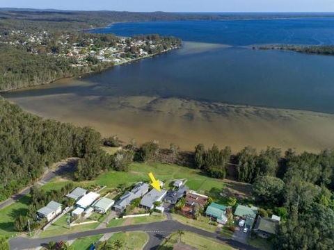 VINCES LANDING OLD EROWAL BAY 4pm Check Out Sundays - Mackay Tourism 0