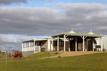 Clunes Cabins Rejuvenate Stays - Mackay Tourism 0