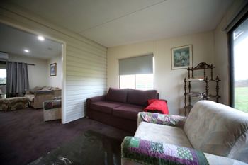 Clunes Cabins Rejuvenate Stays - Mackay Tourism 5