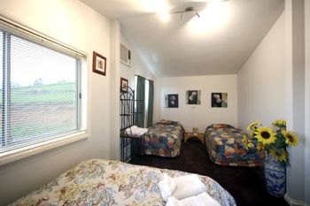 Clunes Cabins Rejuvenate Stays - Mackay Tourism 1