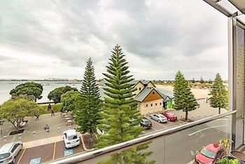 Spacious Apartment With Sea Views - Mackay Tourism 0
