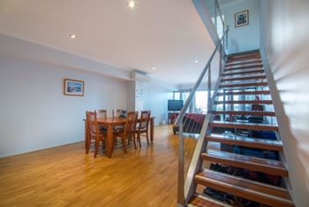 Spacious Apartment With Sea Views - Mackay Tourism 5