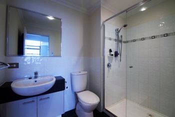 Spacious Apartment With Sea Views - Mackay Tourism 3