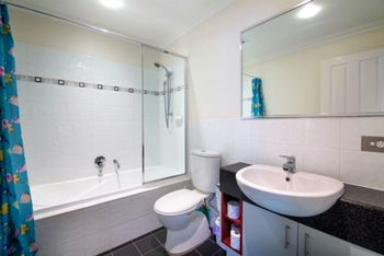 Spacious Apartment With Sea Views - Mackay Tourism 6