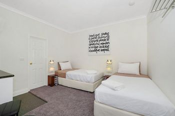 Spooky Hall Motel - Mackay Tourism 5