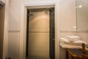 Spooky Hall Motel - Mackay Tourism 2
