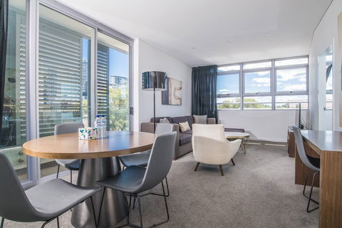 2bed Apartment! Modern Home For 4 At Chatswood - Mackay Tourism 4