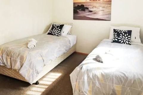 Rye Sleeps 10, Great Weekender - Mackay Tourism 1
