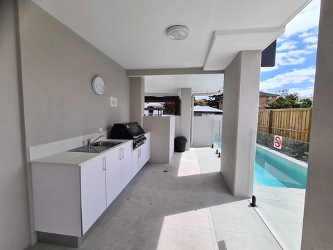 Modern 2 BR With Private Pool & Garden - Mackay Tourism 1