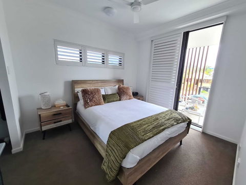 Modern 2 BR With Private Pool & Garden - Mackay Tourism 4