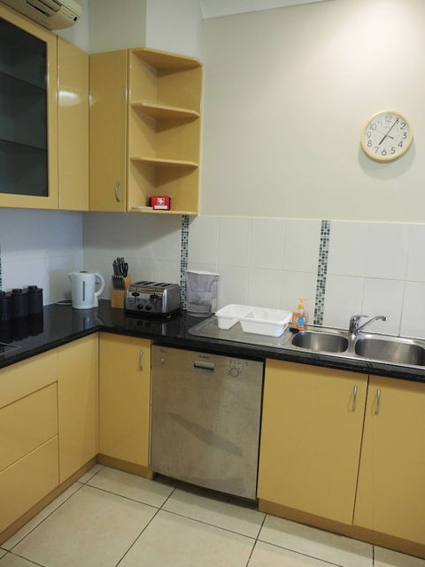 Queen Room With Airport Transfers Or Car Rental - Mackay Tourism 1