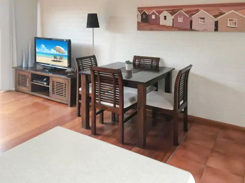 Home Near Shops & Beach - Mackay Tourism 3