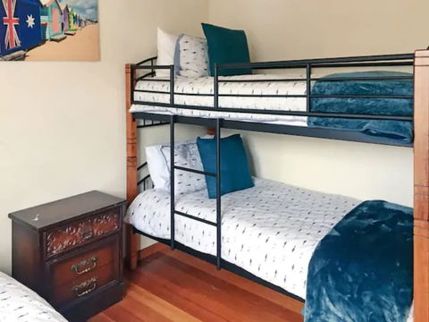 Home Near Shops & Beach - Mackay Tourism 5