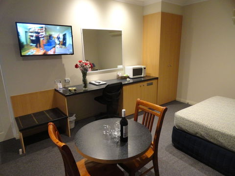 Victoria Lodge Motor Inn And Apartments - Mackay Tourism 1