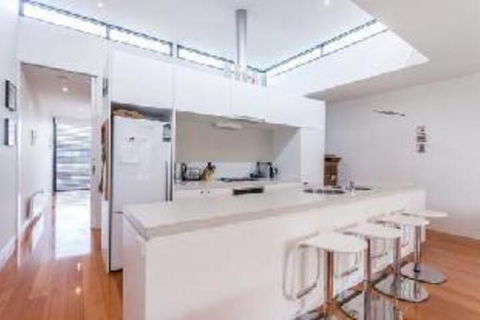 Anglesea Surf Beach Apartments - Mackay Tourism 4