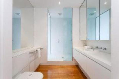 Anglesea Surf Beach Apartments - Mackay Tourism 1