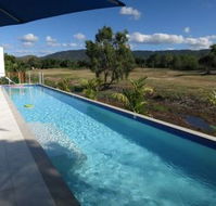 SoCal Swim Out 2 Bedroom Apartment - Mackay Tourism