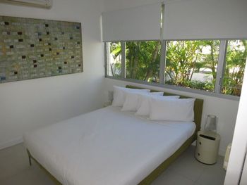 SoCal Swim Out 2 Bedroom Apartment - Mackay Tourism 5