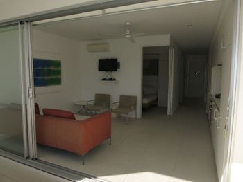 SoCal Swim Out 2 Bedroom Apartment - Mackay Tourism 6