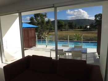 SoCal Swim Out 2 Bedroom Apartment - Mackay Tourism 1