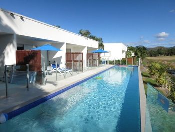 SoCal Swim Out 2 Bedroom Apartment - Mackay Tourism 4