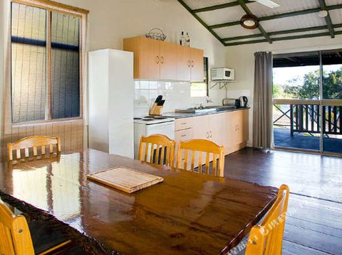 1770 Beach Accommodation Elliot Lodge - Mackay Tourism 3