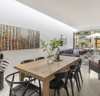 Stunning Executive Home in Glebe - Mackay Tourism