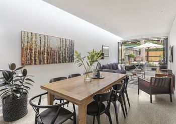 Stunning Executive Home In Glebe - Mackay Tourism 0