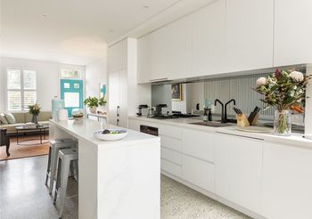 Stunning Executive Home In Glebe - Mackay Tourism 3
