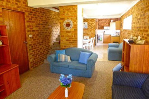 Dolphins Delight At Culburra Beach - Mackay Tourism 3