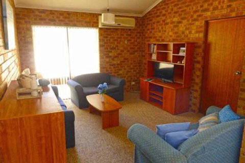 Dolphins Delight At Culburra Beach - Mackay Tourism 0