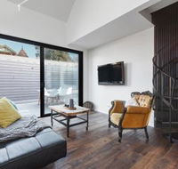 Architects Urban Retreat in Malvern - Mackay Tourism