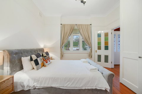 HomeHotel LuxuryHome 500m Crows Nest Shops - Mackay Tourism 1