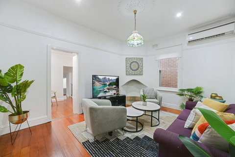 HomeHotel LuxuryHome 500m Crows Nest Shops - Mackay Tourism 4