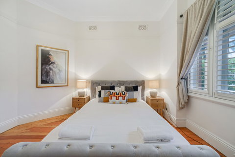 HomeHotel LuxuryHome 500m Crows Nest Shops - Mackay Tourism 6