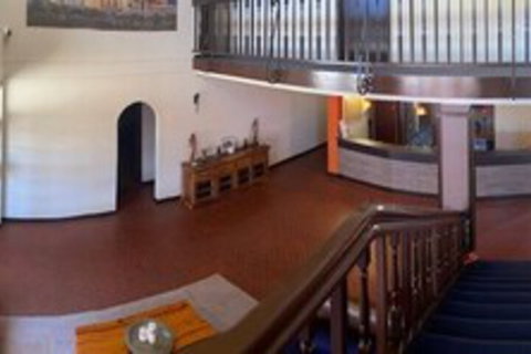 Lake Lefroy Motel & Bar - Mackay Tourism 1