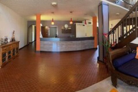 Lake Lefroy Motel & Bar - Mackay Tourism 2