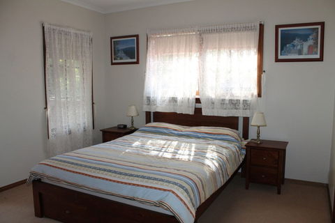 Surf Beach Family Friendly Home - Mackay Tourism 5