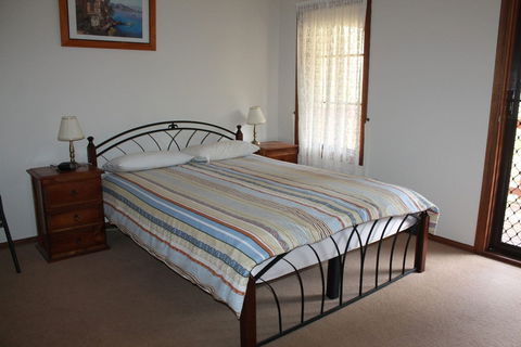 Surf Beach Family Friendly Home - Mackay Tourism 6