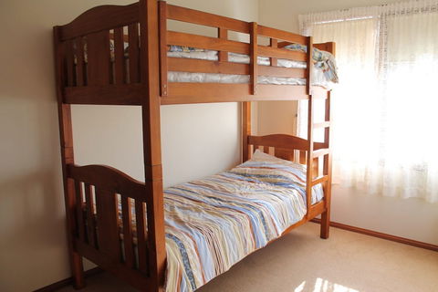 Surf Beach Family Friendly Home - Mackay Tourism 3