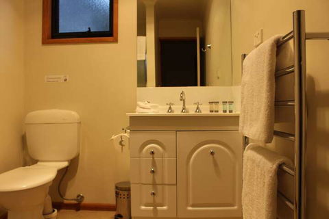 Cradle Mountain Wilderness Village - Mackay Tourism 7