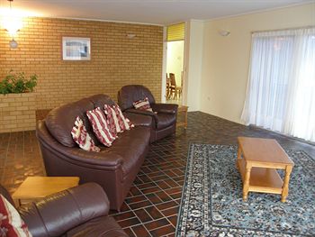 Ambience Holiday Apartments - Mackay Tourism 5
