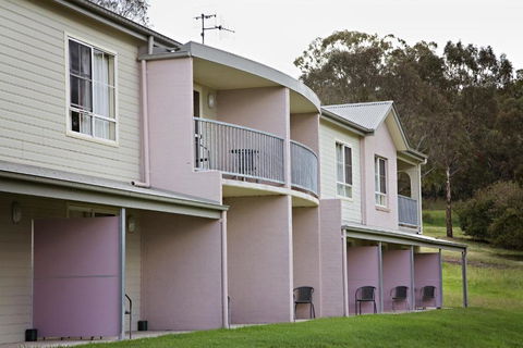 BATHURST GOLDFIELDS MOTEL On MOUNT PANORAMA - Mackay Tourism 3