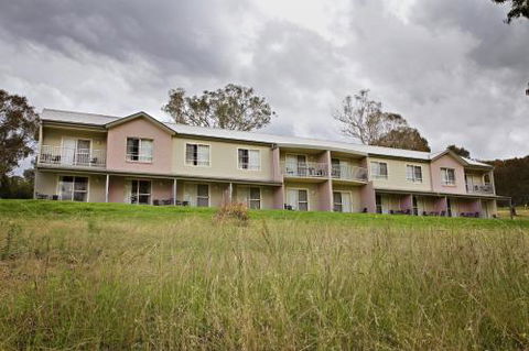 BATHURST GOLDFIELDS MOTEL On MOUNT PANORAMA - Mackay Tourism 1