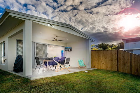 Blue Lagoon Villa B - Mackay Tourism 1