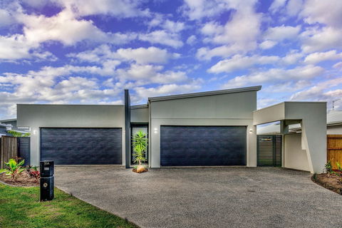Blue Lagoon Villa B - Mackay Tourism 0