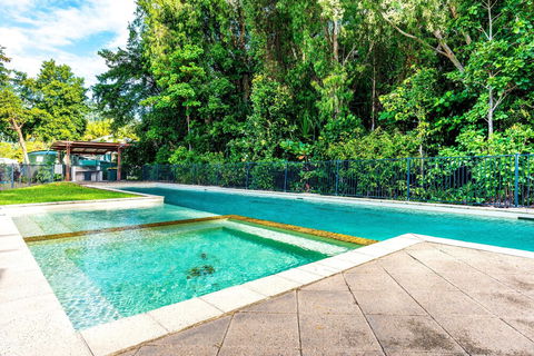 Blue Lagoon Villa B - Mackay Tourism 4